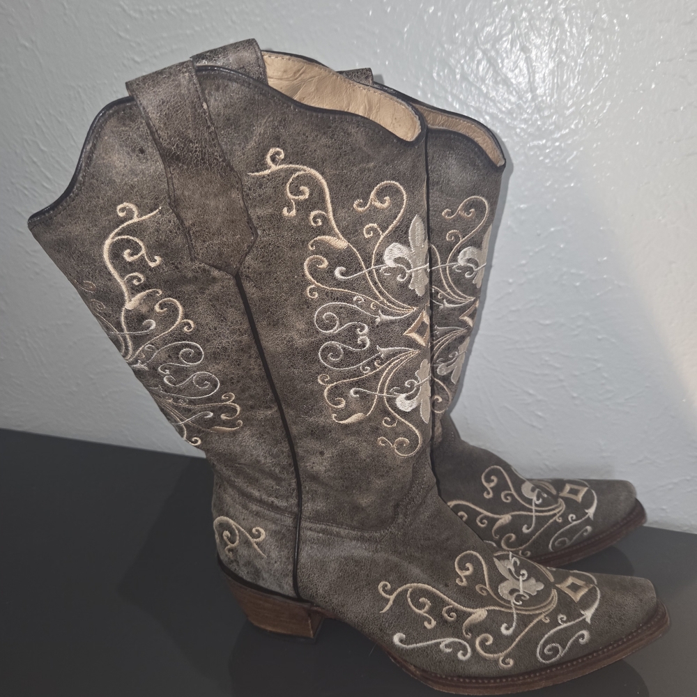 Embroidered Brown Heeled Boots